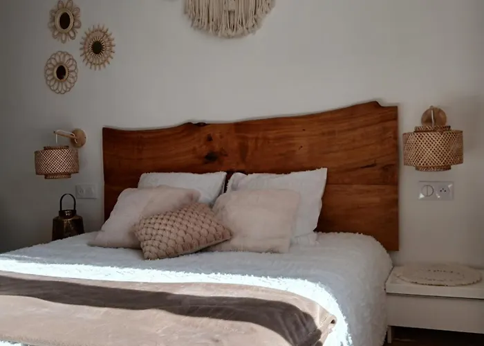 게스트하우스 Maison Du Bonheur, Boho Le Pin (Isere)