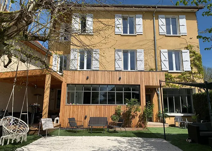 게스트하우스 Maison Du Bonheur, Boho Le Pin (Isere)